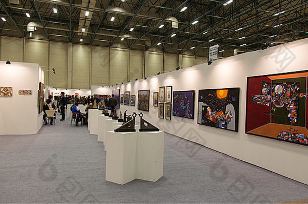 土耳其伊斯坦布尔—2014年11月9日：第24届伊斯坦布尔国际艺术博览会在图亚普会展中心举行。在费尔内亚