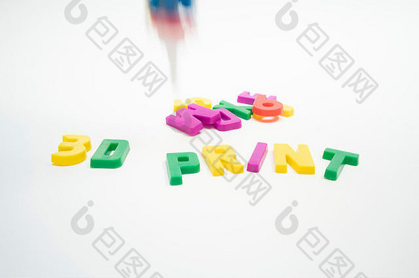 塑料注射器完整的塑料信数字拼写打印