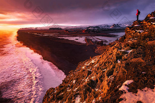 冰岛南部的黑色海滩