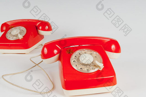 橙色复古电话接听电话，非常适合联系人页面