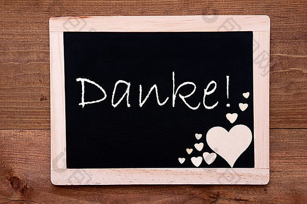 黑板上有木心，文字Danke表示感谢