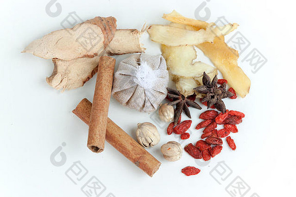 香料中国食品和草药包装，用于在白色背景上炖制