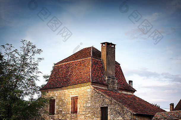 愚蠢的多尔多涅法国欧洲传统的屋顶的观点中世纪的屋面瓷砖