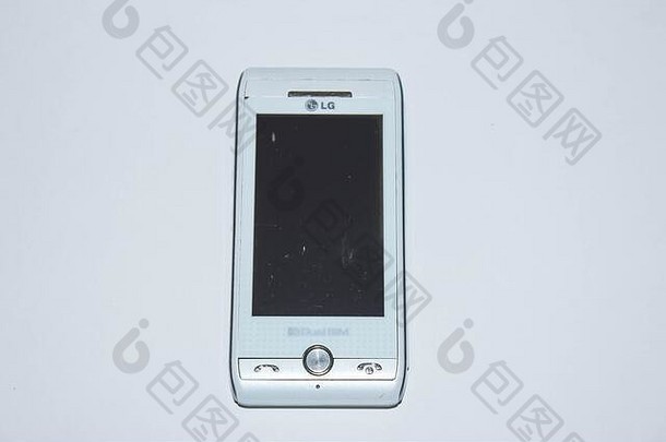 一款白色背景、独立的LG GX500双卡<strong>手机</strong>，为当年的白色‎2010年，LG公司是一家韩国公司；旧式