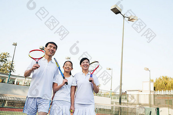 家庭玩网球肖像