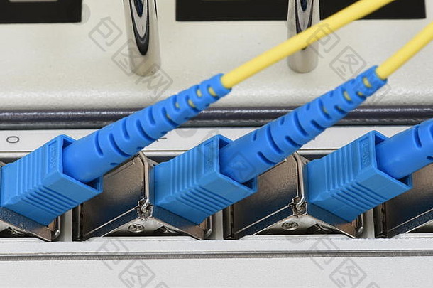电信IP技术，带光纤网络电缆的光纤线路单元