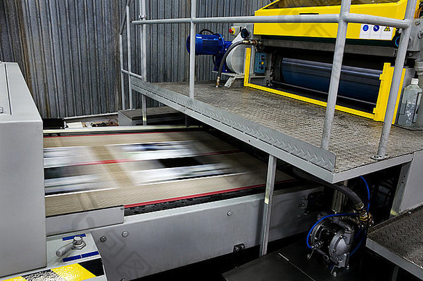 现代印刷厂中印刷机的设备