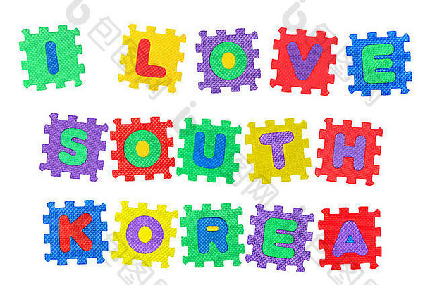 我爱韩国的信息，来自字母拼图，孤立于白色背景。