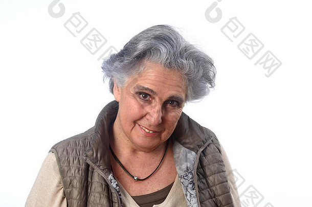 白色背景上的老年妇女肖像