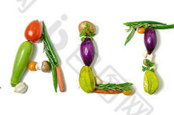 “健康”一词与蔬菜一起书写，作为健康生活方式、素食或纯素饮食、健身或减少卡路里的概念