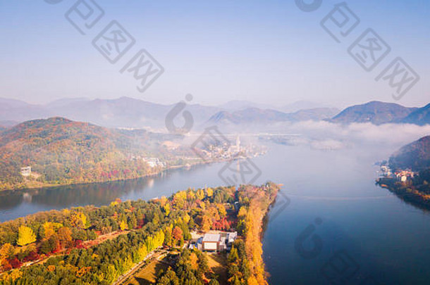 鸟瞰图。韩国首尔奈米岛日出秋日