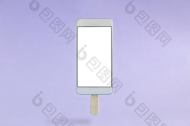 手机以冰淇淋的形式隔离在柔和的紫色背景上，具有简约的概念。