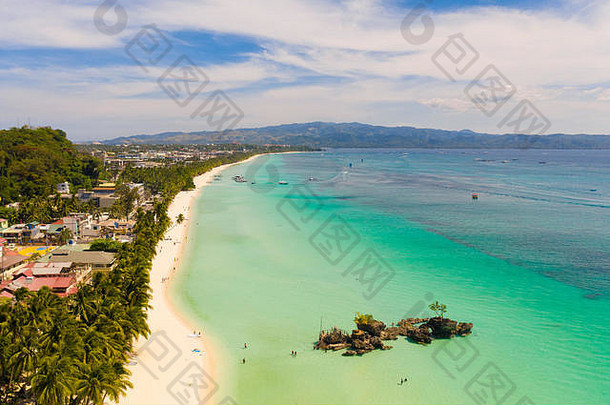 白色海滩岛长滩岛菲律宾前视图白色桑迪海滩绿松石海水阳光明媚的天气住宅发展酒店长滩岛