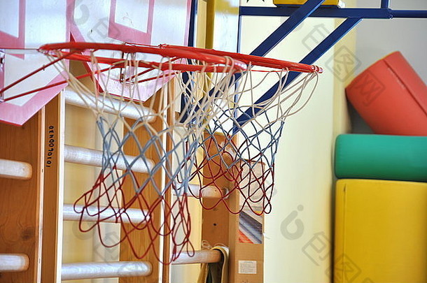 健身房里的<strong>儿童篮球</strong>。宏
