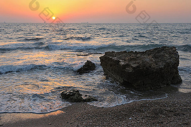 地中海沿岸的傍晚和夕阳。