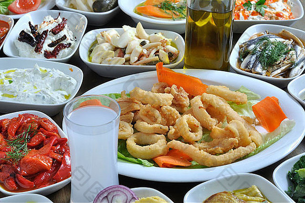 类型土耳其希腊零食晚餐表格传统的喝Ak for茴香烈酒