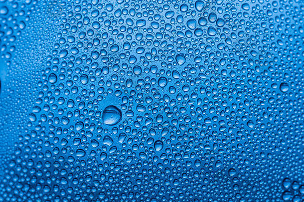 聚四氟乙烯瓶内凝结水珠的抽象图像。<strong>世界水日</strong>概念，<strong>水日</strong>摘要。