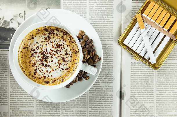 杯咖啡烤豆子香烟安排报纸