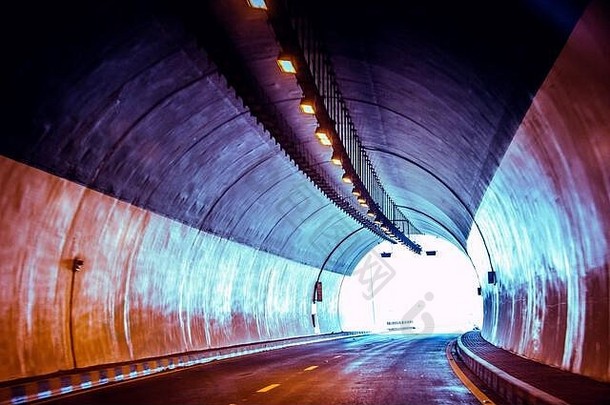 隧道尽头的舒缓之光