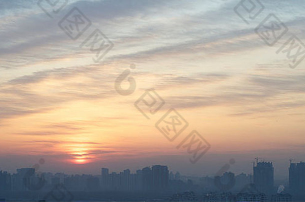 日出早上<strong>北京</strong>多云的场景
