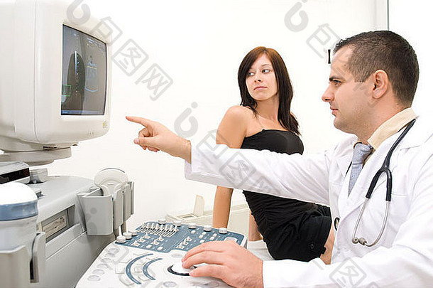 医生显示病人监控超声波图像