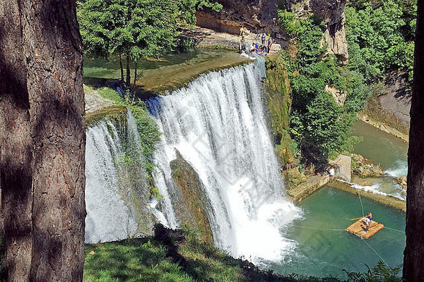 夏天去欧罗巴旅行。波斯尼亚和黑塞哥维那贾杰塞瀑布