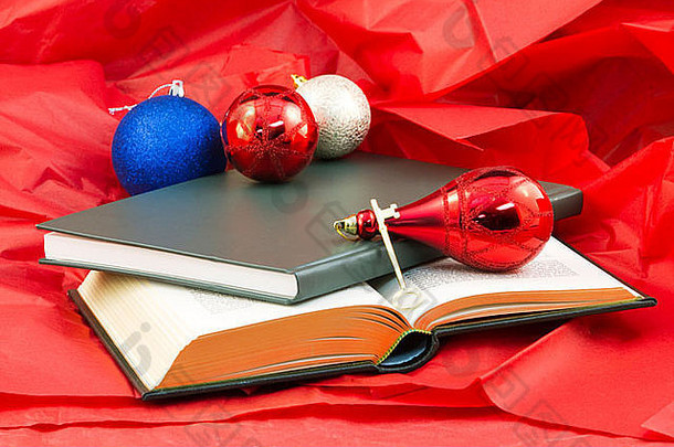 金关键开放书关闭书红色的纸假期饰品反映礼物打开知识