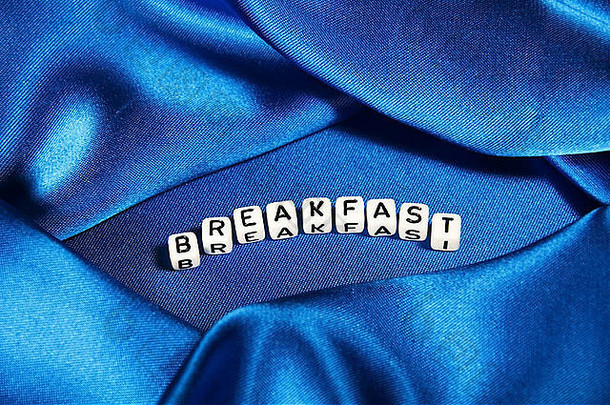 皇家蓝色的缎背景丰富的折叠皱纹纹理词早餐多维数据集刻字系列