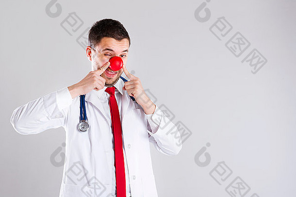 红鼻子滑稽医生画像