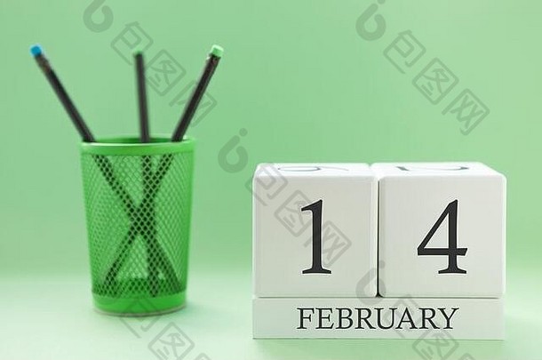 2月14日两个立方体的桌面日历