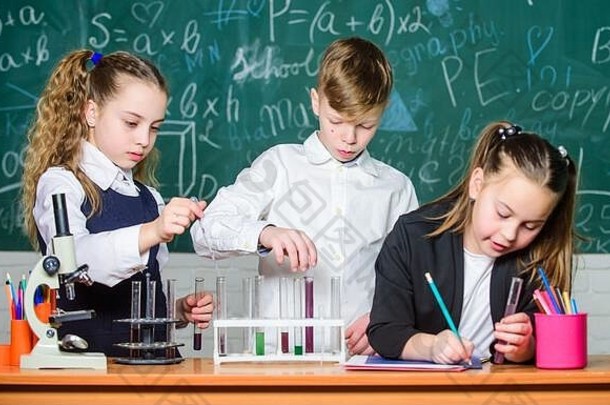 孩子们科学孩子们收入化学学校实验室化学科学生物学实验显微镜女孩男孩实验室集<strong>中考</strong>试