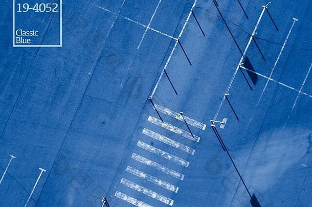 抽象沥青设计的空人行横道俯视图