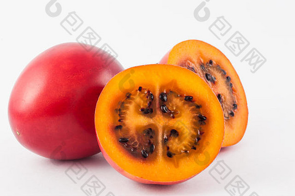 异国情调的热带水果被称为树番茄茄属植物betaceum白色背景