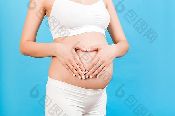 裁剪图像怀孕了女人持有手心形状婴儿撞母亲概念复制空间