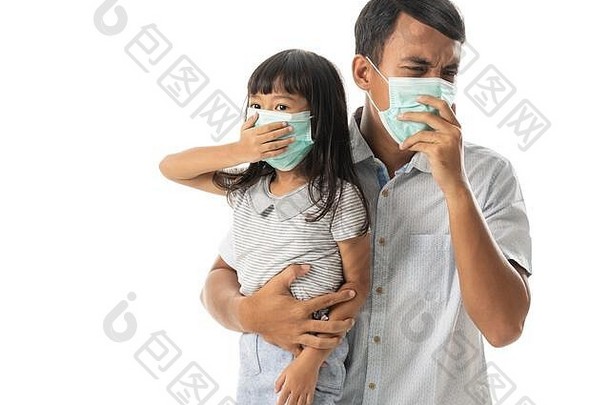 病毒流感大流行父亲女儿穿脸面具咳嗽孤立的白色背景