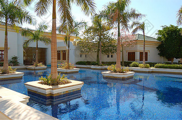 埃及沙姆沙伊赫豪华酒店接待处的游泳池