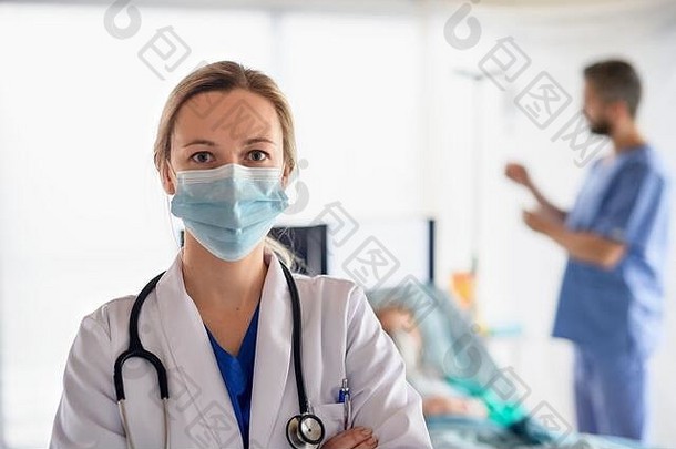 在医院隔离的医生肖像，冠状病毒概念。
