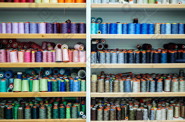 色彩斑斓的线程线轴织物行业