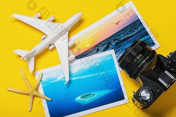 玩具飞机假期照片相机黄色的背景前视图旅行概念