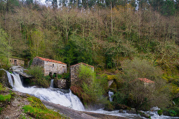 河筑坝瀑布加利西亚西班牙