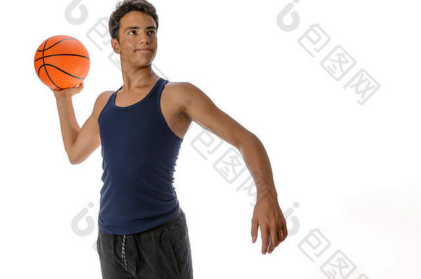 肖像年轻的篮球球员通过球年轻的高加索人男孩运动服装玩篮球白色背景Copyspace