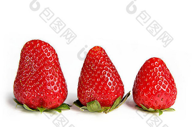 白色背景上的草莓