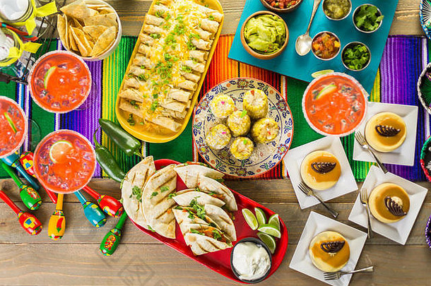 聚会聚会，派对自助餐表格传统的墨西哥食物