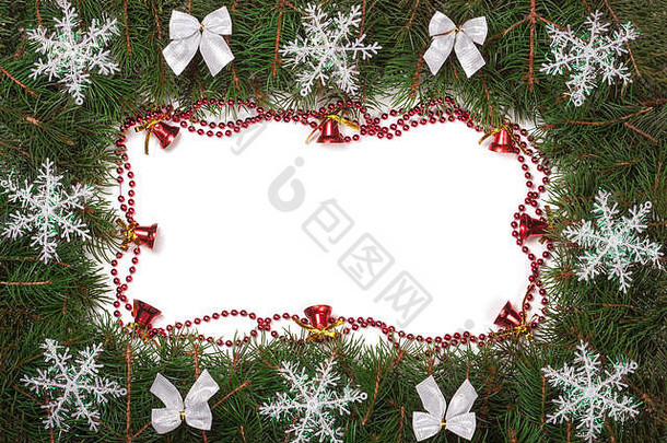 圣诞节框架使冷杉分支机构装饰弓钟雪花孤立的白色背景