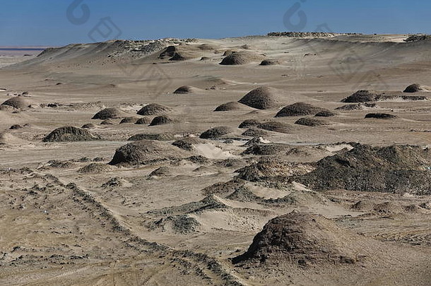 圆圆的雅当斯风侵蚀岩石表面。柴达木沙漠-青海-中国-0566