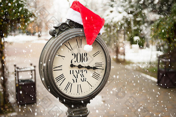 古董街时钟标题快乐一年圣诞老人老人他下降雪花