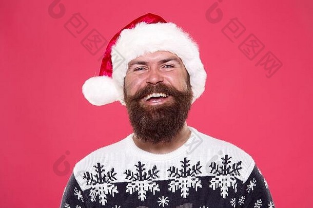 圣诞老人很满意。面部毛发概念。理发店理发师。理发服务。时尚圣诞老人风格的快乐理发师。留胡子的男人。节日庆典。圣诞节和新年。