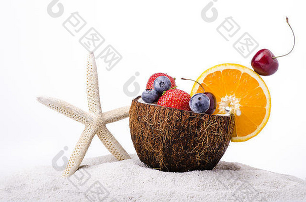 珊瑚海滩椰子新鲜的水果