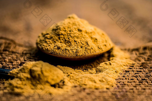 梅蒂斯塔·富勒的泥土粘土，麻袋上的Mulpani mitti/富勒的泥土/multani mitti。