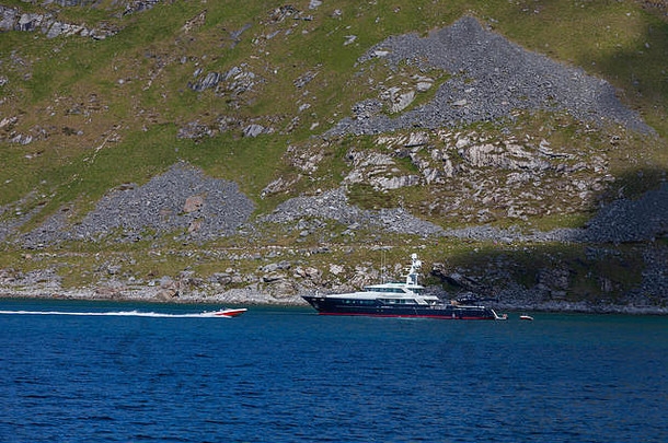 奢侈品北极超级游艇北极水域乌塔克列夫罗弗敦群岛岛屿挪威